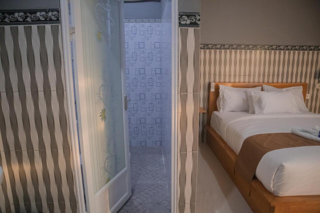 Prasi Sunrise Homestay Toyapakeh Exterior photo