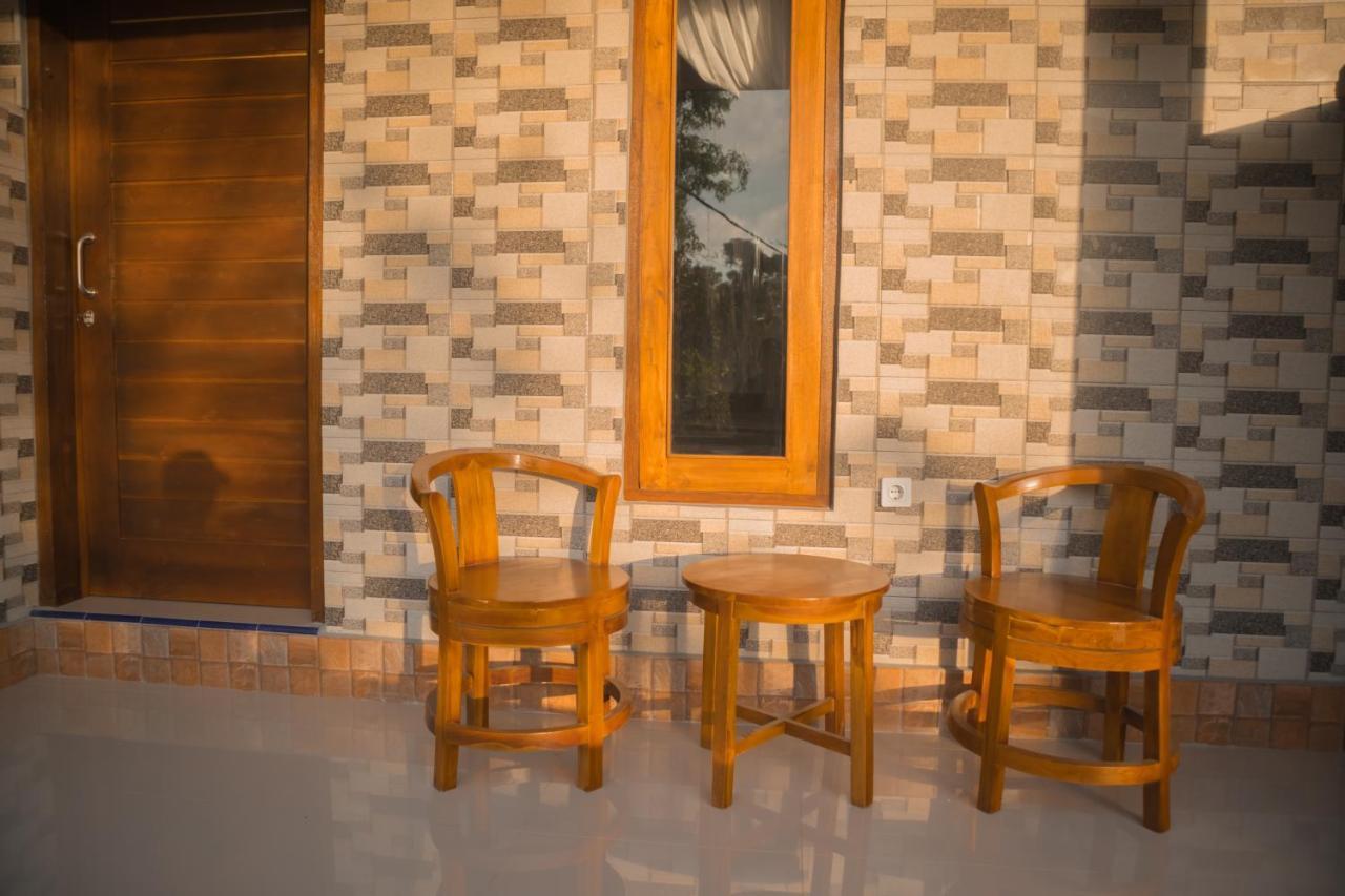 Prasi Sunrise Homestay Toyapakeh Exterior photo